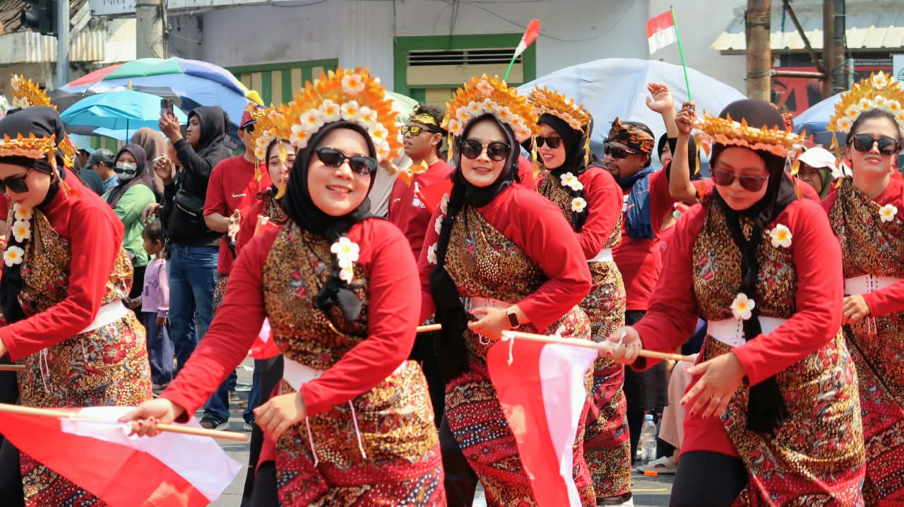 Dinas Komunikasi dan Informatika Kabupaten Rembang Meriahkan Karnaval HUT ke-81 Kemerdekaan RI Tahun 2026.