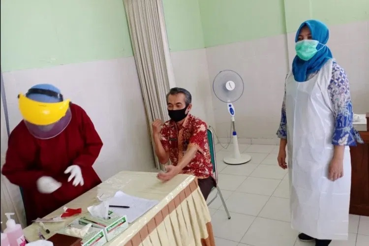 Pejabat di Lingkungan Pemkab Rembang Ikuti Rapid Tes Massal