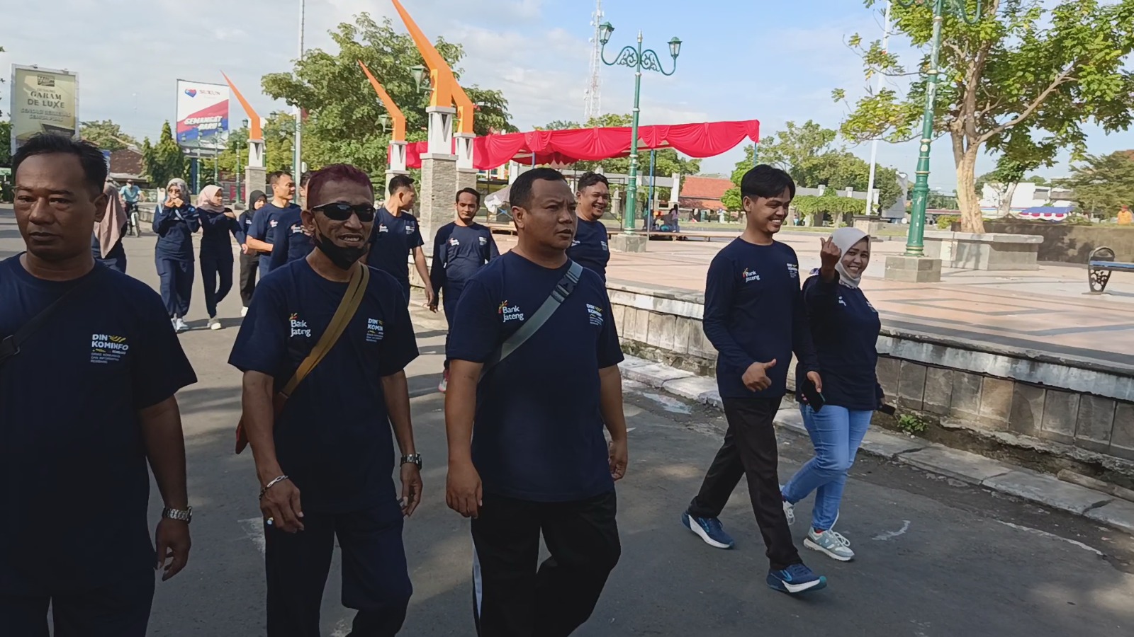 JALAN SEHAT MENYEHATKAN JIWA DAN RAGA