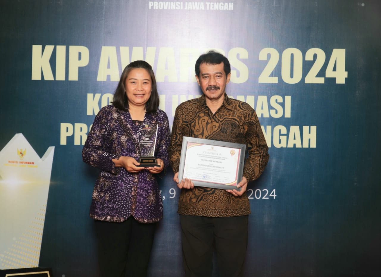 Kado Akhir Tahun, Pemkab Rembang Raih Penghargaan Badan Publik Informatif